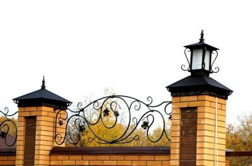 Колпаки на забор: полимерно-песчаные заглушки на столбы ограждений из кирпича, бетонные крышки для кирпичных конструкций (столб, колпак, форма) Колпаки на забор: полимерно-песчаные заглушки на столбы ограждений из кирпича, бетонные крышки для кирпичных конструкций