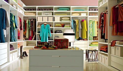 Комплектующие для гардеробной: оборудование и мебель, обустройство комнаты, фурнитура и скамья в комплексе