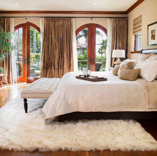 Ковер в спальню: какой выбрать? 50 фото небольшой овальный коврик классического стиля на пол