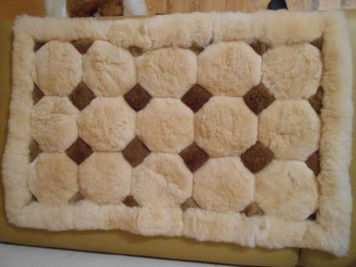 Ковры из меха и кожи: меховые изделия из альпаки, натуральные ковровые покрытия из мутона, шкур коровы, медведя и других животных, искусственные варианты (ковер, покрытие, шкура) Ковры из меха и кожи: меховые изделия из альпаки, натуральные ковровые покрытия из мутона, шкур коровы, медведя и других животных, искусственные варианты