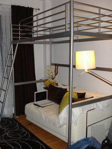 Кровать-чердак от Ikea (53 фото): модели с рабочей зоной внизу, оригинальные примеры в интерьере, отзывы