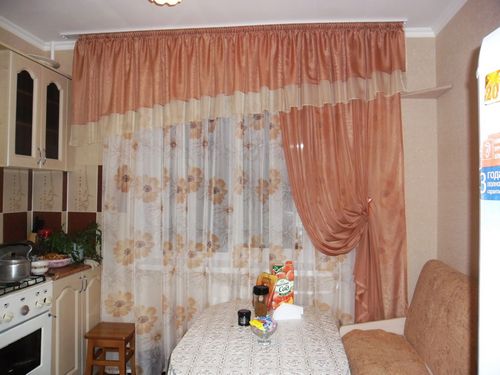 Ламбрекены для кухни (70 фото): для современных штор 2018 своими руками (ламбрекен, ткань, штора) Ламбрекены для кухни (70 фото): для современных штор 2018 своими руками