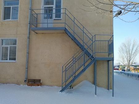 Лестницы эвакуационных выходов: пути эвакуации, требования к наружной, для детского сада металлические