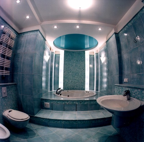 Натяжной потолок для ванной комнаты. Фотогаллерея. Дизайн потолка в ванной 