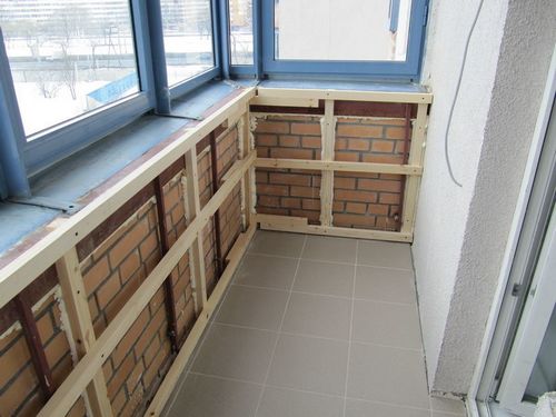 Обшивка балкона пластиковыми панелями: отделка лоджии ПВХ панелями
