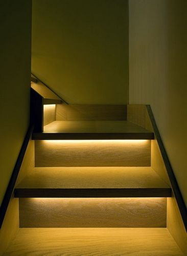 Освещение лестницы: 15 фото