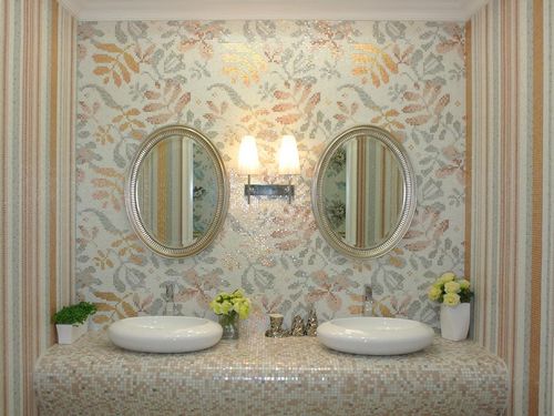Панно из плитки: модели из зеркальной и стеклянной керамической плитки на стену, настенные изделия с фацетом и цветами