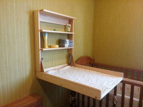 Пеленальный столик: Икеа стол-комод с матрасом, детский складной для пеленания ребенка, примеры откидного от стены (столик, ребенок) Пеленальный столик: Икеа стол-комод с матрасом, детский складной для пеленания ребенка, примеры откидного от стены