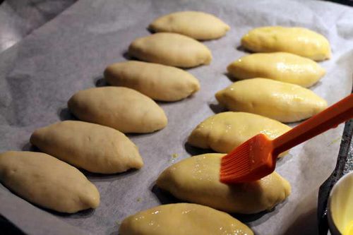 Пирожки с яблоками: выпечка в духовке, булочки с начинкой на скорую руку, жареные пирожки на сковороде, рецепт теста, фото, видео (яблоко, пирожок, тесто) Пирожки с яблоками: выпечка в духовке, булочки с начинкой на скорую руку, жареные пирожки на сковороде, рецепт теста, фото, видео