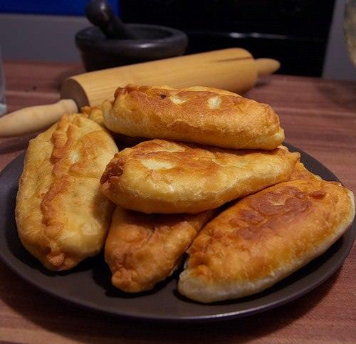 Пирожки с яблоками: выпечка в духовке, булочки с начинкой на скорую руку, жареные пирожки на сковороде, рецепт теста, фото, видео