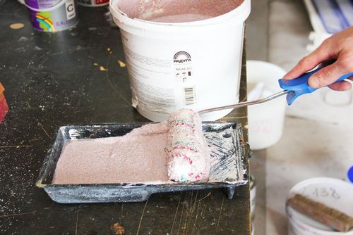 Покраска декоративной штукатурки своими руками - технология пошагово