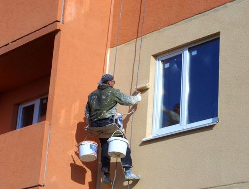 Покраска декоративной штукатурки своими руками - технология пошагово