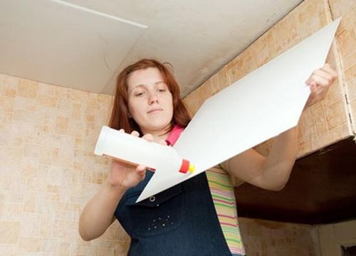 Потолочная плитка из пенополистирола и полистирола: выбор, поклейка, разметка потолка (плитка, потолок, потолочный) Потолочная плитка из пенополистирола и полистирола: выбор, поклейка, разметка потолка