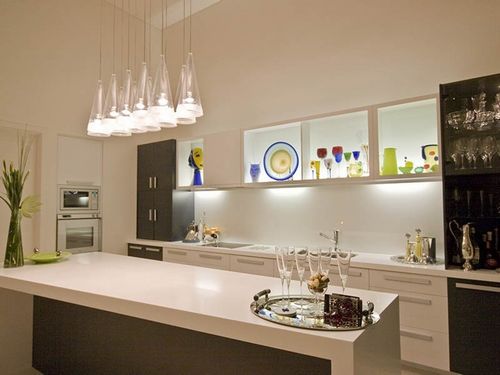 Потолочные светильники для кухни (64 фото): кухонные галогеновые своими руками в интерьере, свет от встраиваемых (светильник, кухня) Потолочные светильники для кухни (64 фото): кухонные галогеновые своими руками в интерьере, свет от встраиваемых