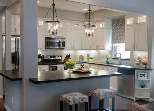 Потолочные светильники для кухни (64 фото): кухонные галогеновые своими руками в интерьере, свет от встраиваемых (светильник, кухня) Потолочные светильники для кухни (64 фото): кухонные галогеновые своими руками в интерьере, свет от встраиваемых