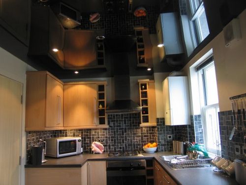 Потолок на кухне: варианты его отделки