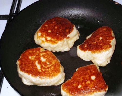 Пышные оладьи на дрожжах: рецепт с фото, с сухими как сделать, приготовить свежие, видео и живые дрожжи (дрожжи, оладья) Пышные оладьи на дрожжах: рецепт с фото, с сухими как сделать, приготовить свежие, видео и живые дрожжи