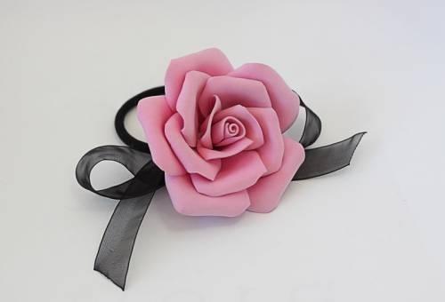 Резинки из фоамирана: для волос с цветами своими руками, мастер-класс с розами, фото и пучок, как прикрепить