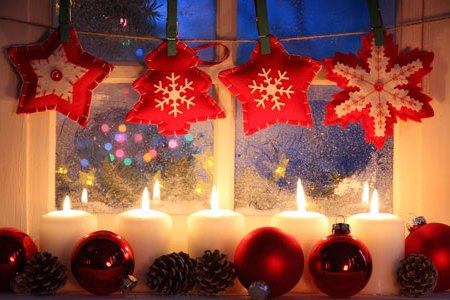 Рисунки на окнах к Новому 2018 году: украшения из бумаги, снежинки, гирлянды, фото (окно, рисунок) Рисунки на окнах к Новому 2018 году: украшения из бумаги, снежинки, гирлянды, фото