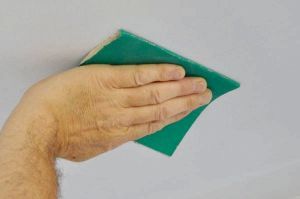 Шлифовка потолка: как правильно шлифовать своими руками, фото и видео-инструкция