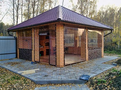 Шторы из ПВХ (47 фото): прозрачные шторы, уличные морозоустойчивые изделия для веранды, террасы, защитные, гибкие изделия (штора, пленка, прозрачный) Шторы из ПВХ (47 фото): прозрачные шторы, уличные морозоустойчивые изделия для веранды, террасы, защитные, гибкие изделия