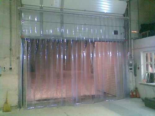 Шторы из ПВХ (47 фото): прозрачные шторы, уличные морозоустойчивые изделия для веранды, террасы, защитные, гибкие изделия