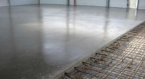 Как качественно уложить бетонный пол: различные способы