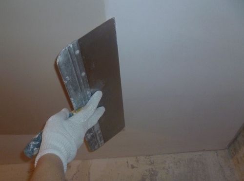 Как клеить пенопласт на потолок: порядок работы