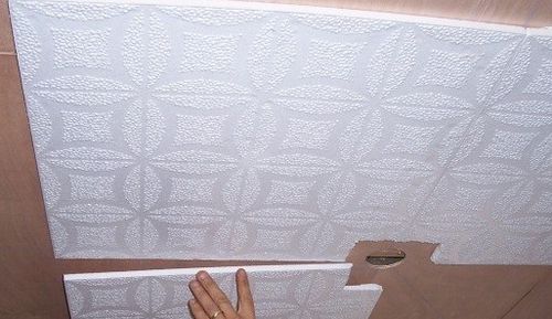 Как клеить пенопласт на потолок: порядок работы