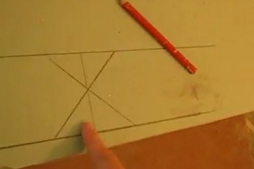 Как клеить потолочный плинтус в углах (плинтус, потолочный, угол) Как клеить потолочный плинтус в углах