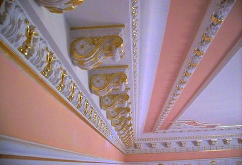 Как клеить потолочный плинтус в углах (плинтус, потолочный, угол) Как клеить потолочный плинтус в углах