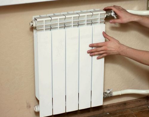 Как правильно спустить воздух из радиатора отопления