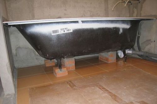 Как установить ванну без ножек на кирпичи, стоимость установки акриловой, чугунной и стальной ванны