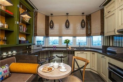 Кухня с окном в рабочей зоне: фото в частном доме (окно, кухня) Кухня с окном в рабочей зоне: фото в частном доме