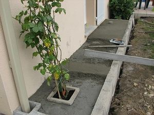 Отмостка из тротуарной плитки и брусчатки – как сделать отмостку из плитки вокруг дома своими руками фото-видео (плитка, отмостки) Отмостка из тротуарной плитки и брусчатки – как сделать отмостку из плитки вокруг дома своими руками фото-видео