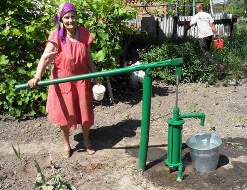 Ручной водяной насос для скважины: обзор бытовых моделей