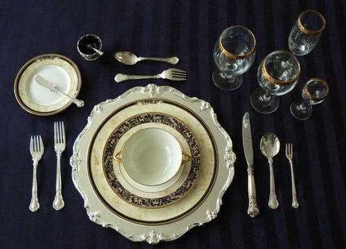 Сервировка праздничного стола (стол, сервировка, тарелка) Сервировка праздничного стола