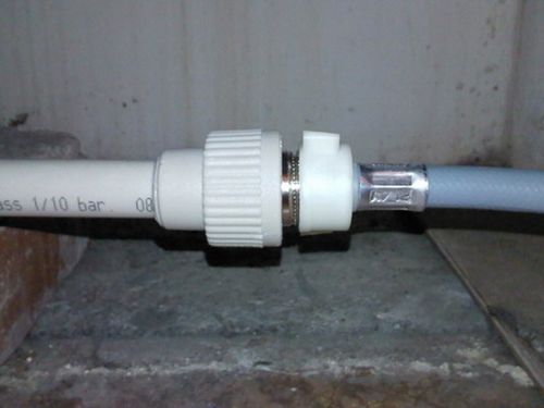 Соединение труб:  разновидности при установке стальных, чугунных и пластиковых водопроводных труб