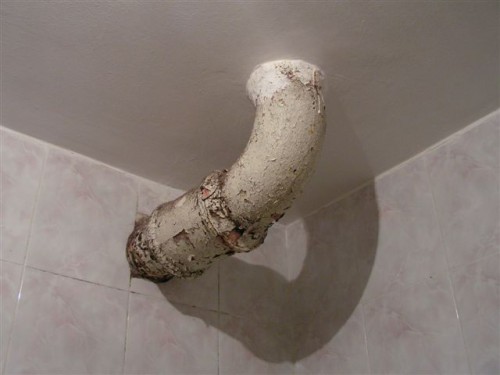 Установка канализационных труб в туалете своими руками