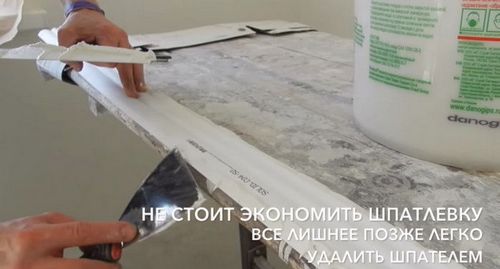 Установка потолочного плинтуса своими руками: фото, видео инструкция (плинтус, багет) Установка потолочного плинтуса своими руками: фото, видео инструкция