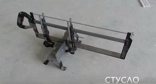 Установка потолочного плинтуса своими руками: фото, видео инструкция (плинтус, багет) Установка потолочного плинтуса своими руками: фото, видео инструкция