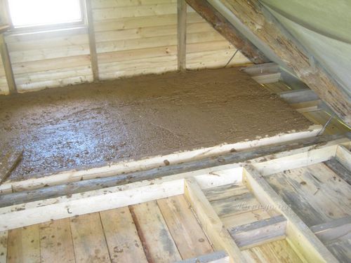 Утепление потолка глиной деревянного с камышом: как обмазать и технология