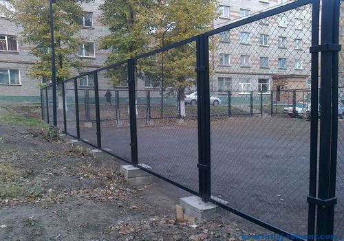Заборы из сетки рабица: главные вопросы (сетка, забор, рабицы) Заборы из сетки рабица: главные вопросы