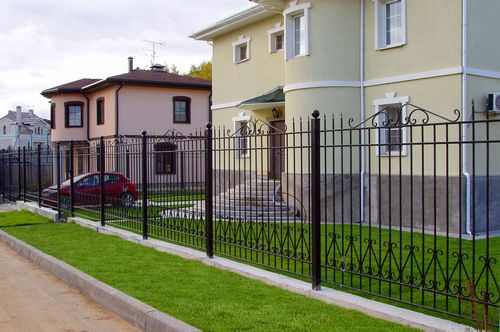 Сварные заборы (70 фото): секционные варианты из профильной трубы, как сварить секции для ограждения (сварной, ограждение, забор) Сварные заборы (70 фото): секционные варианты из профильной трубы, как сварить секции для ограждения