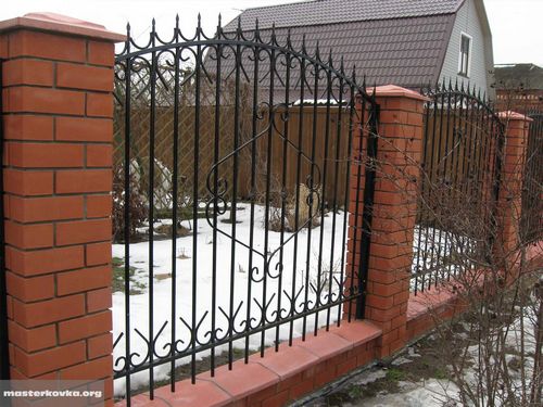 Сварные заборы (70 фото): секционные варианты из профильной трубы, как сварить секции для ограждения (сварной, ограждение, забор) Сварные заборы (70 фото): секционные варианты из профильной трубы, как сварить секции для ограждения