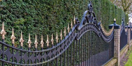 Сварные заборы (70 фото): секционные варианты из профильной трубы, как сварить секции для ограждения (сварной, ограждение, забор) Сварные заборы (70 фото): секционные варианты из профильной трубы, как сварить секции для ограждения