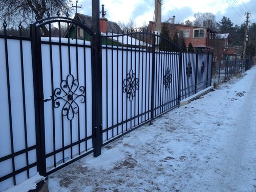 Сварные заборы (70 фото): секционные варианты из профильной трубы, как сварить секции для ограждения (сварной, ограждение, забор) Сварные заборы (70 фото): секционные варианты из профильной трубы, как сварить секции для ограждения