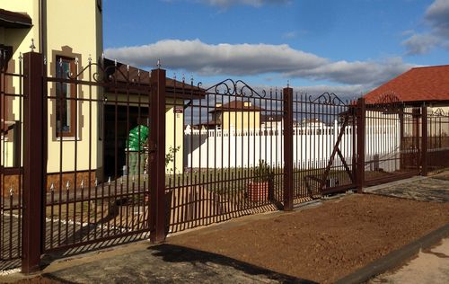 Сварные заборы (70 фото): секционные варианты из профильной трубы, как сварить секции для ограждения (сварной, ограждение, забор) Сварные заборы (70 фото): секционные варианты из профильной трубы, как сварить секции для ограждения