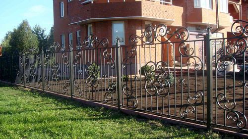 Сварные заборы (70 фото): секционные варианты из профильной трубы, как сварить секции для ограждения (сварной, ограждение, забор) Сварные заборы (70 фото): секционные варианты из профильной трубы, как сварить секции для ограждения