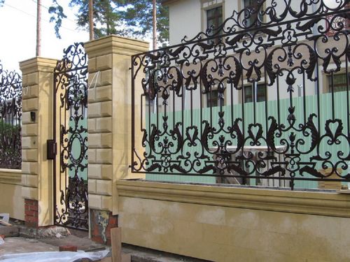 Сварные заборы (70 фото): секционные варианты из профильной трубы, как сварить секции для ограждения (сварной, ограждение, забор) Сварные заборы (70 фото): секционные варианты из профильной трубы, как сварить секции для ограждения